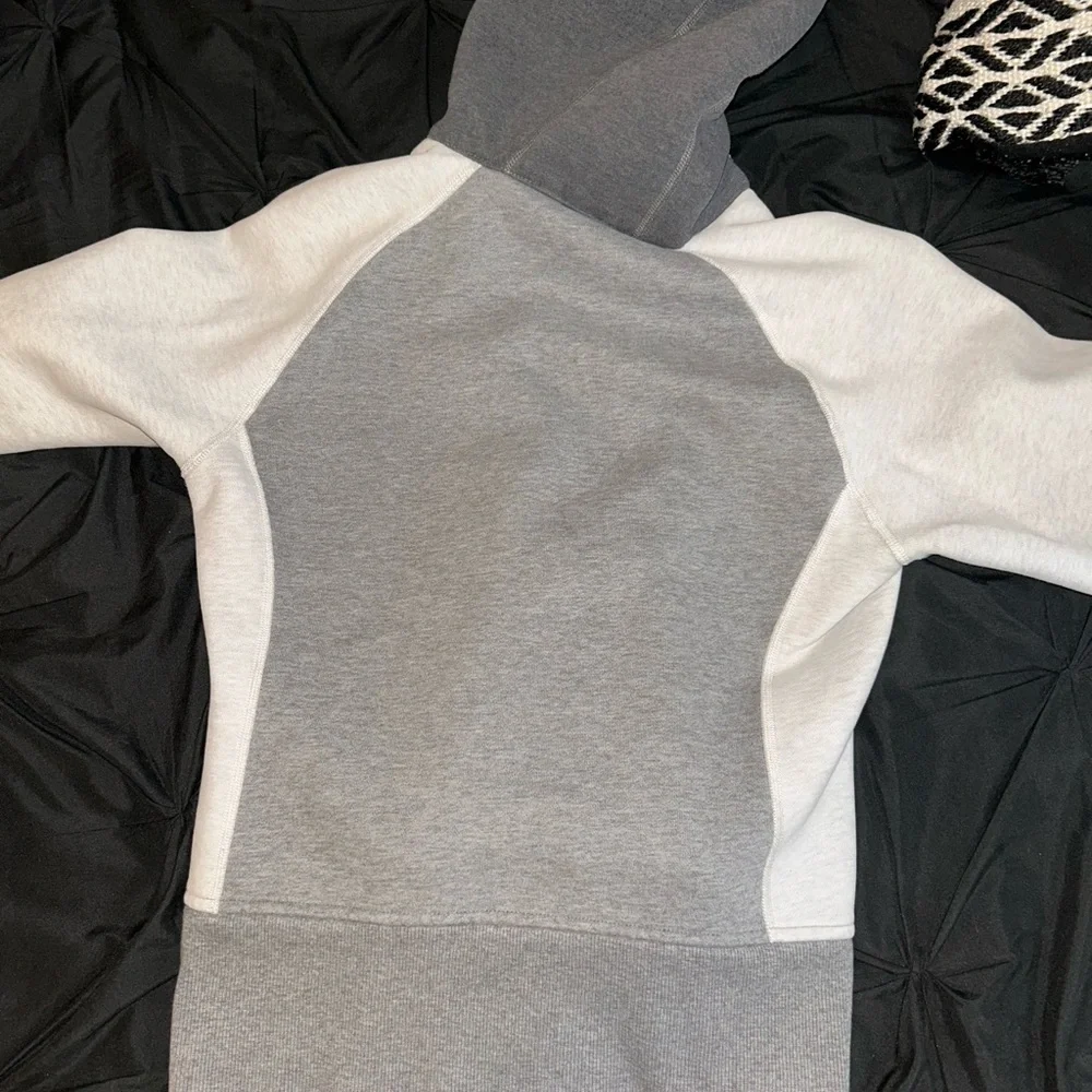 Lululemon Scuba Hoodie Sz 8 - Picture 2 of 3